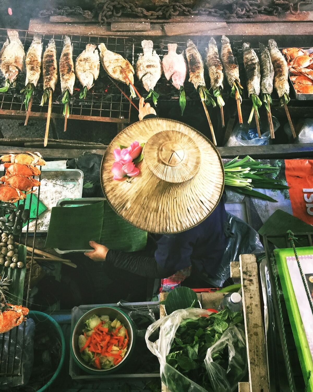 普吉夜市海鮮攤位燈光